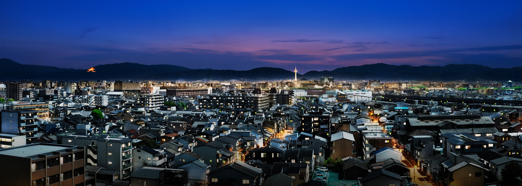 現地11階相当の夜景写真